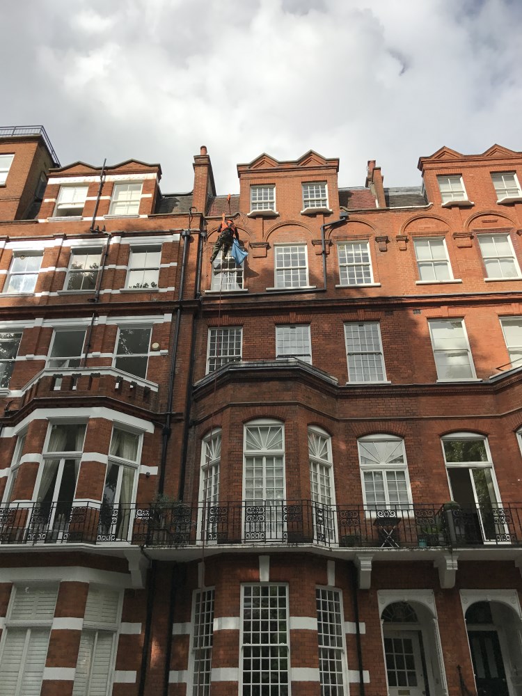 gutter cleaning london 2